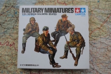 images/productimages/small/German Soldiers Seated Tamiya 1;35 voor.jpg